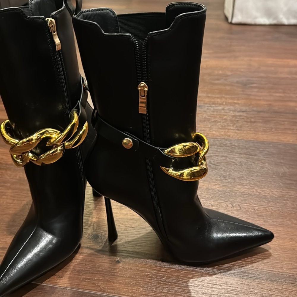 Azalea Wang NWT Heel Boots with Chain detail and side zipper. - Picture 5 of 8
